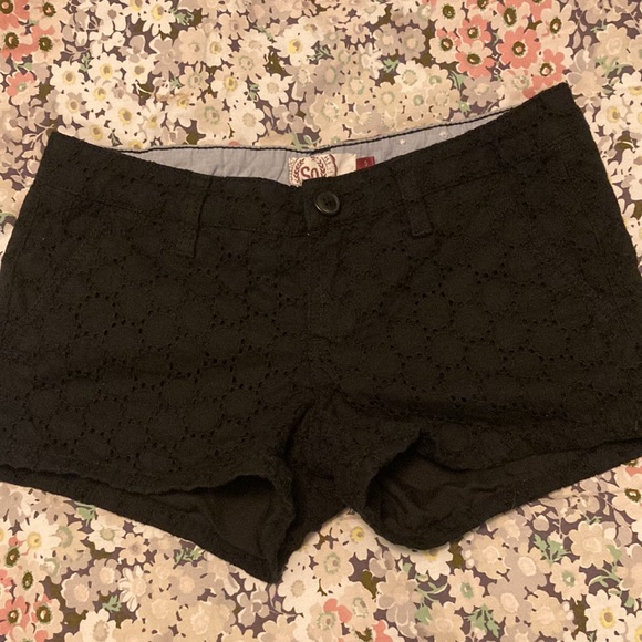 Junior’s SO Black Textured Shorts - Picture 1 of 5